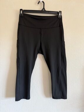 Absolutely Fit Blacked Capri Leggings